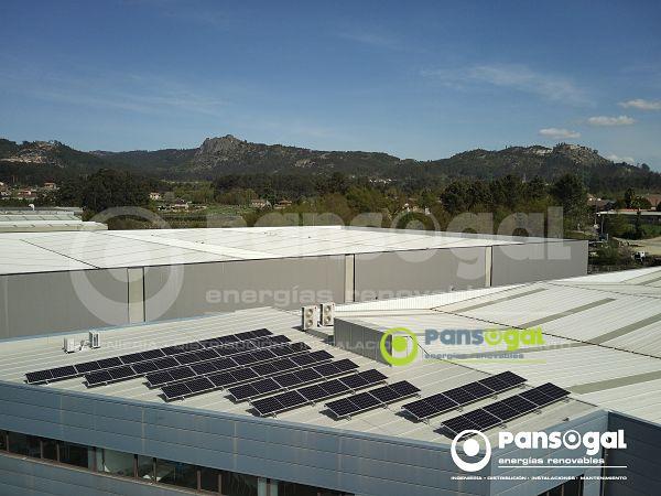 Instalación profesional de placas solares para industrias